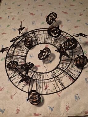 Halloween Metal Wreath Frame with Pumpkin & Star Accents - Black/Bronze